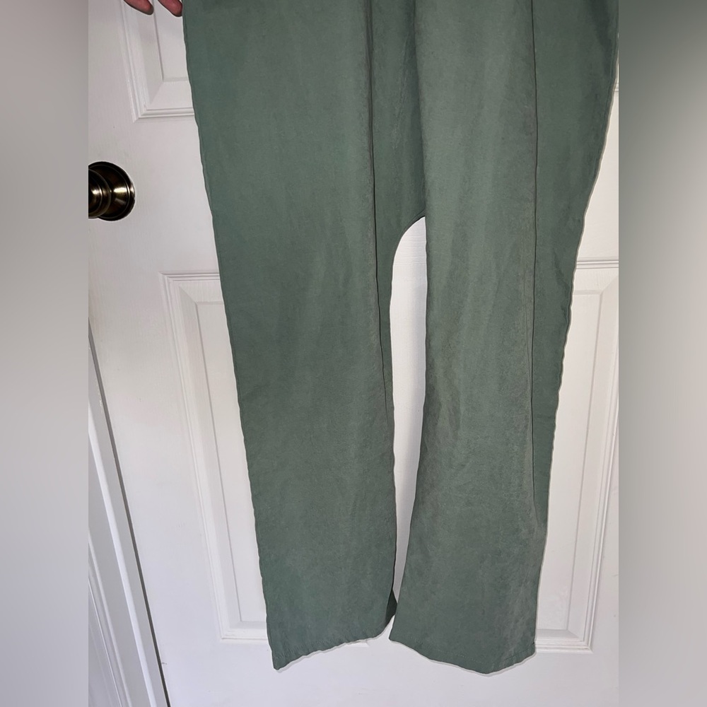New Green Sleeveless Jumpsuit - Picture 3 of 5